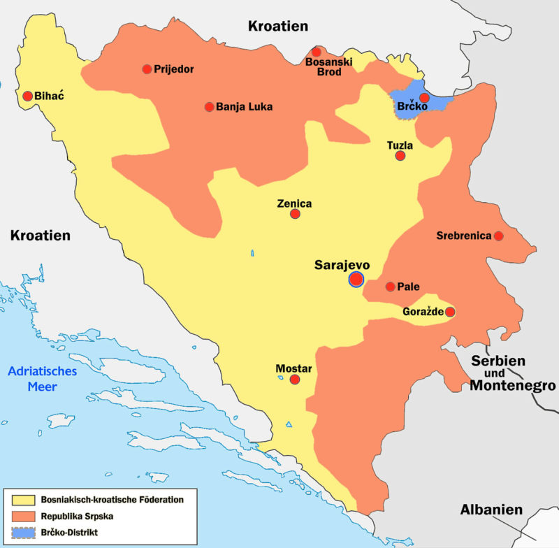 Bosnia and Herzegovina consists of three entities with a high degree of autonomy: The Bosniak-Croat Federationen, Republika Srpska and the small region of Brčko, that splits Republika into two geographical parts. The majority of the population are Bosniaks, about one third are Serbs. The Bosniak-Croat Federationen is in it self complex, consisting of ten federal parts.