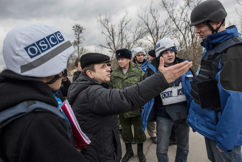 Alexander Hug (right) listening to a civilian. Photo: OSCE
