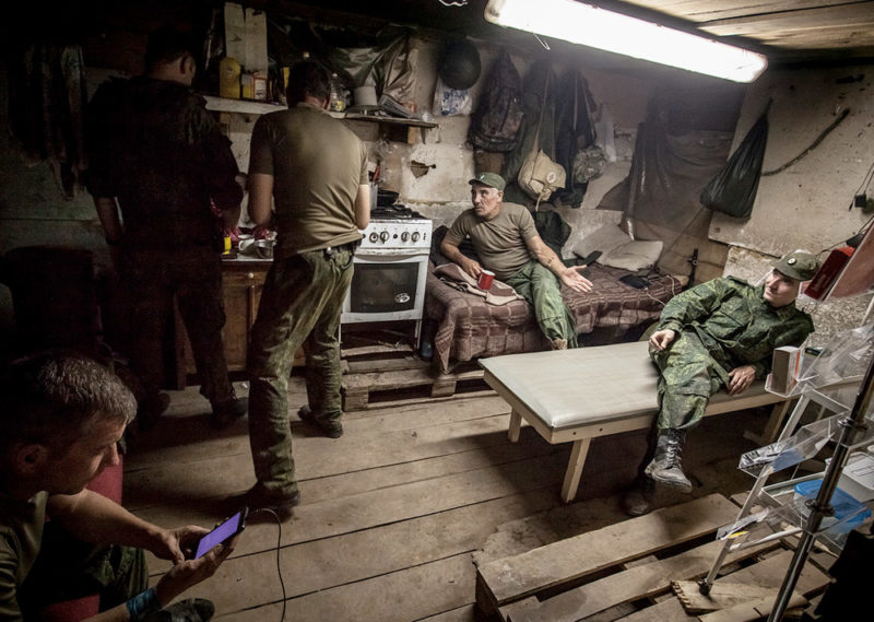 Rest in shelter, dinner time, near Yasynovataya (industrial zone near Avdeevka). Photo: Sergey Belous / Free West Media